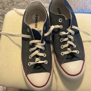 Converse low top, size 9, navy blue